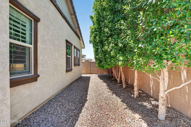 286 E DOGWOOD Drive, Chandler, AZ 85286