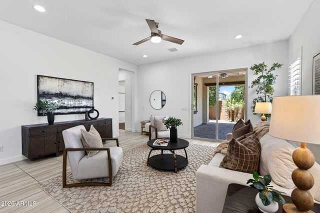 286 E DOGWOOD Drive, Chandler, AZ 85286