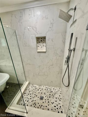 41901 WOODBROOK Drive, Canton Charter Township, MI 48188