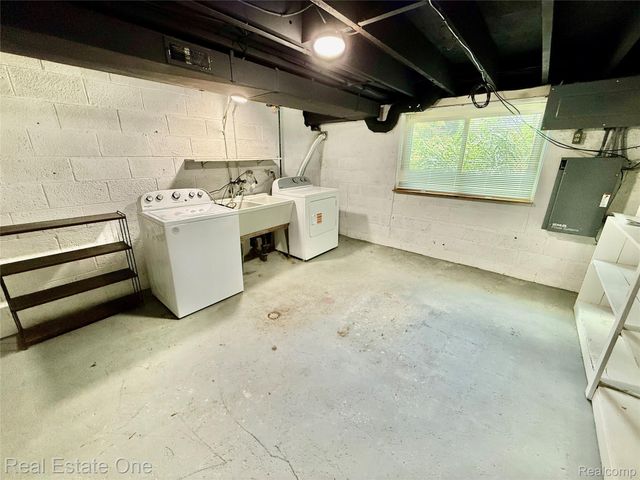 41901 WOODBROOK Drive, Canton Charter Township, MI 48188