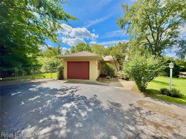 41901 WOODBROOK Drive, Canton Charter Township, MI 48188