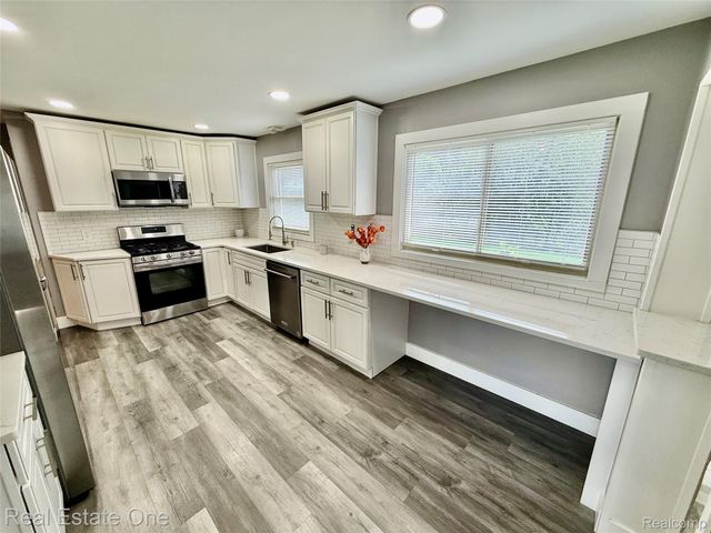 41901 WOODBROOK Drive, Canton Charter Township, MI 48188