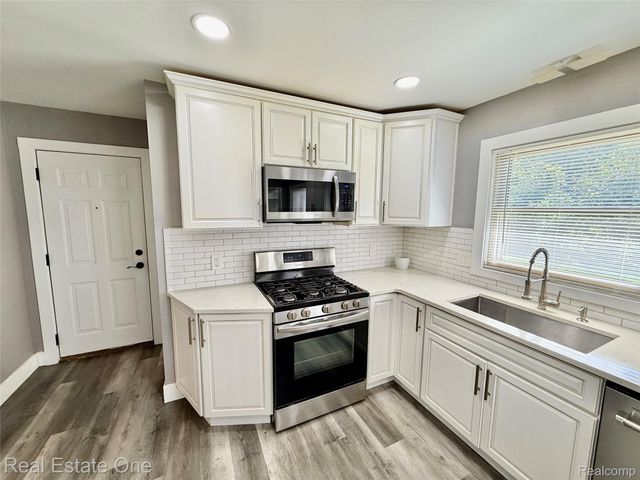 41901 WOODBROOK Drive, Canton Charter Township, MI 48188