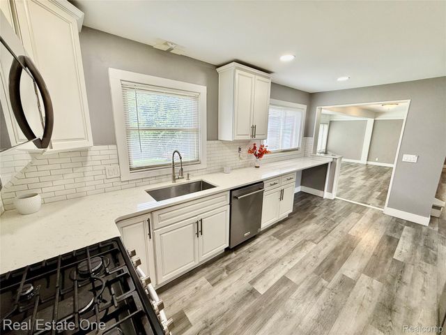 41901 WOODBROOK Drive, Canton Charter Township, MI 48188