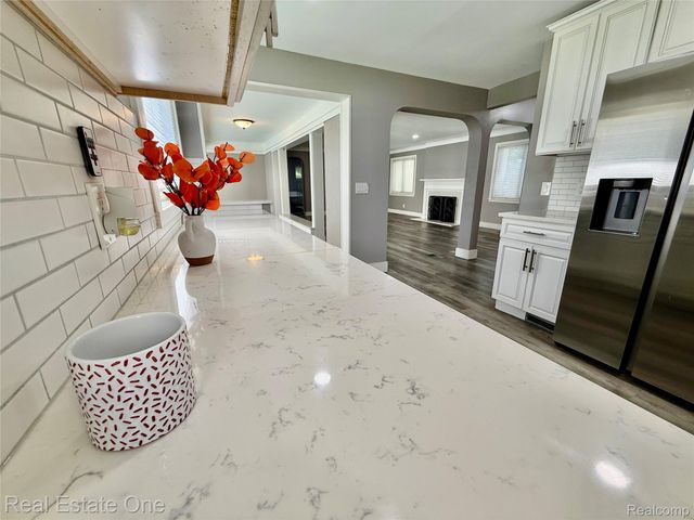 41901 WOODBROOK Drive, Canton Charter Township, MI 48188
