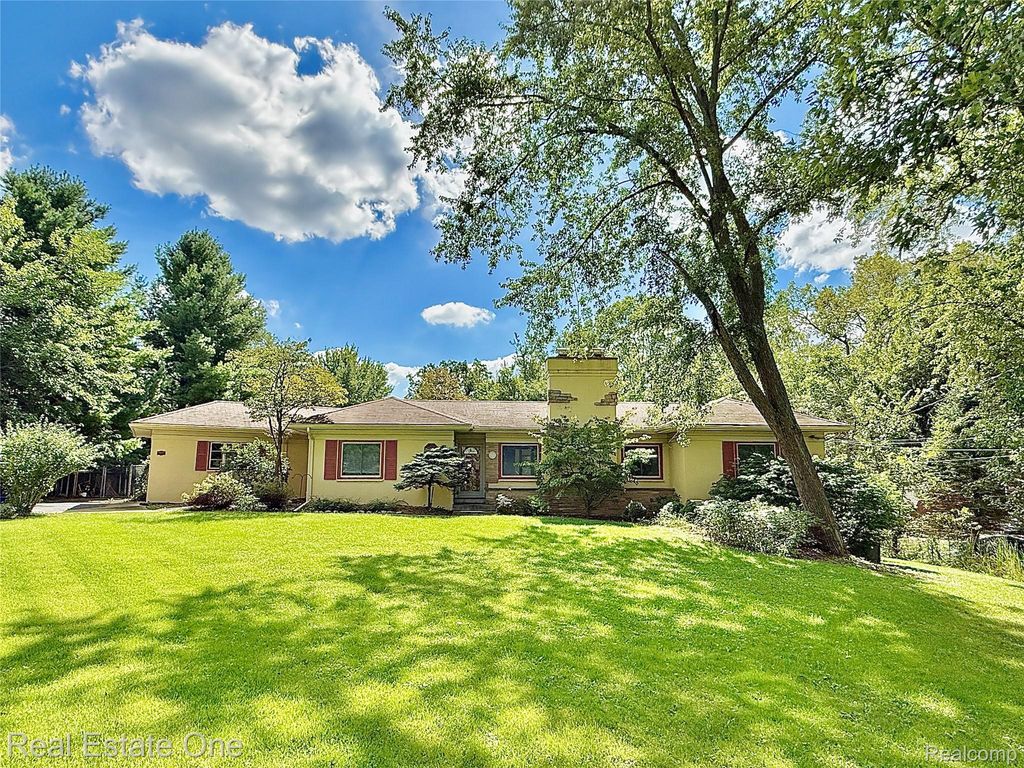 41901 WOODBROOK Drive, Canton Charter Township, MI 48188