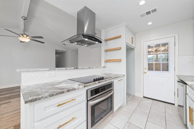 5922 Hummingbird Street, Houston, TX 77096
