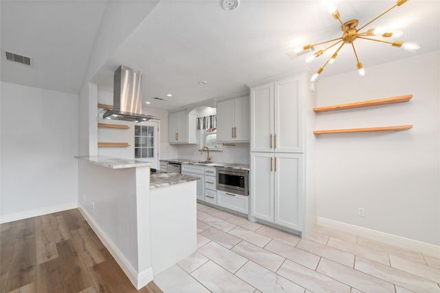 5922 Hummingbird Street, Houston, TX 77096