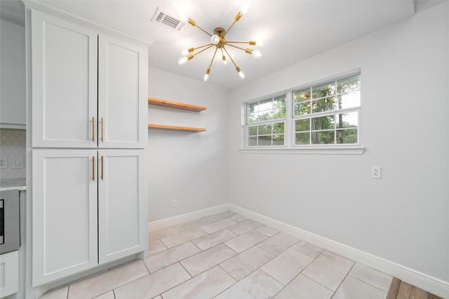 5922 Hummingbird Street, Houston, TX 77096