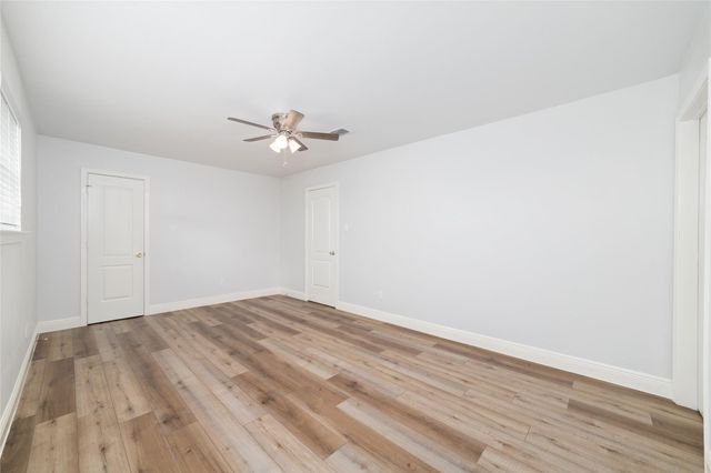 5922 Hummingbird Street, Houston, TX 77096