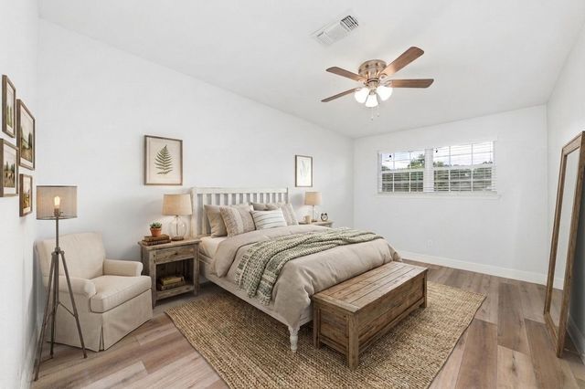 5922 Hummingbird Street, Houston, TX 77096