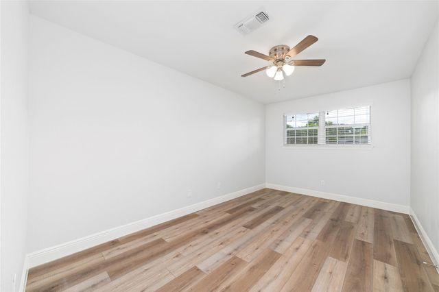 5922 Hummingbird Street, Houston, TX 77096