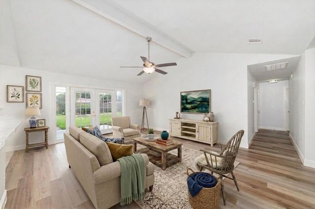 5922 Hummingbird Street, Houston, TX 77096