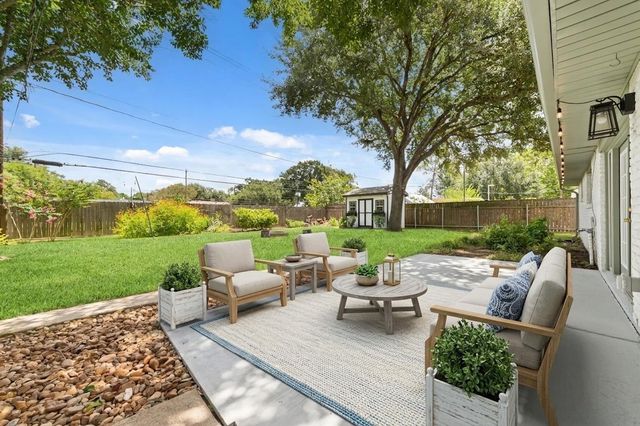 5922 Hummingbird Street, Houston, TX 77096