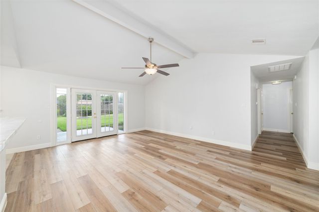 5922 Hummingbird Street, Houston, TX 77096