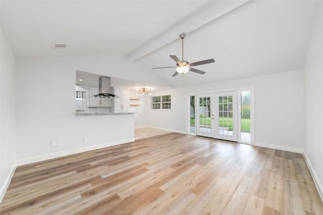5922 Hummingbird Street, Houston, TX 77096