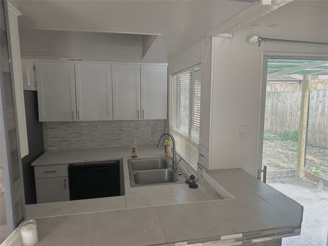 2618 Santa Barbara Drive, Grand Prairie, TX 75052