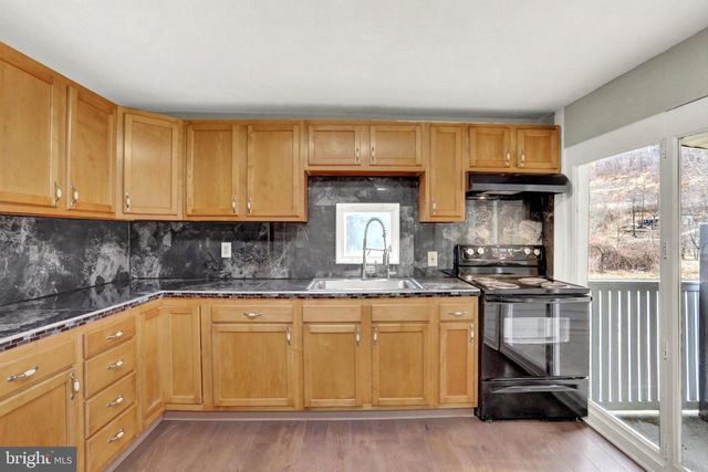 284 MARSH RUN RD, New Cumberland, PA 17070