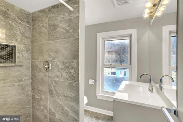 284 MARSH RUN RD, New Cumberland, PA 17070