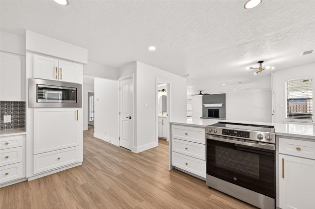 2730 Blue Glen Lane, Houston, TX 77073
