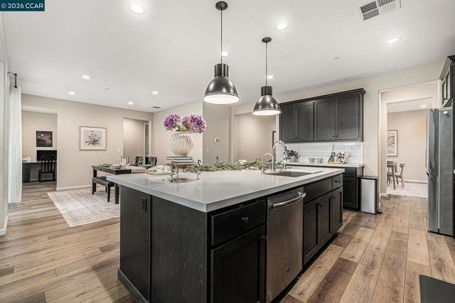 208 Littleton St, Oakley, CA 94561