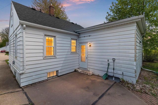 1715 DELAWARE STREET, Oshkosh, WI 54902