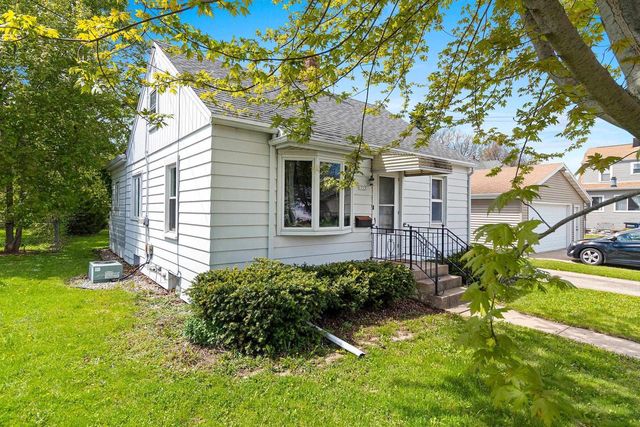 1715 DELAWARE STREET, Oshkosh, WI 54902