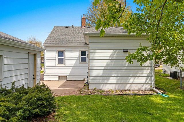 1715 DELAWARE STREET, Oshkosh, WI 54902