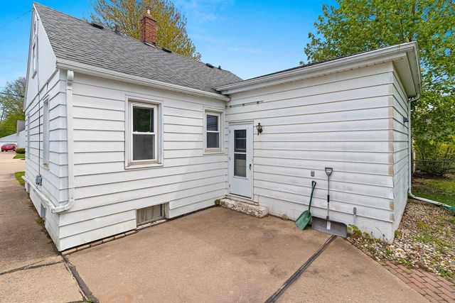 1715 DELAWARE STREET, Oshkosh, WI 54902