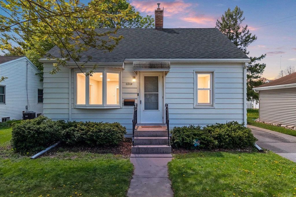 1715 DELAWARE STREET, Oshkosh, WI 54902
