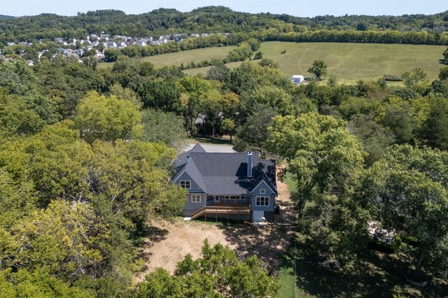 2033 Graceland Dr, Goodlettsville, TN 37072