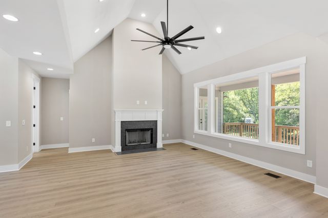 2033 Graceland Dr, Goodlettsville, TN 37072