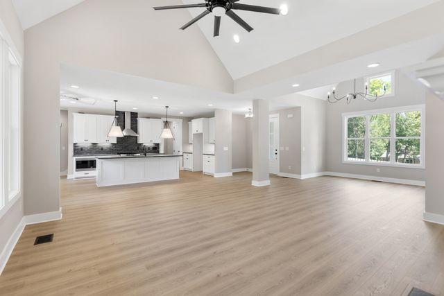 2033 Graceland Dr, Goodlettsville, TN 37072