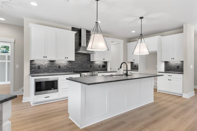2033 Graceland Dr, Goodlettsville, TN 37072
