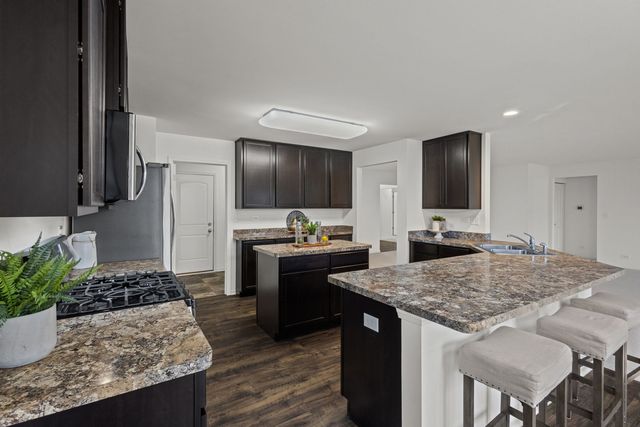 1504 Hearthstone Lane, North Aurora, IL 60542