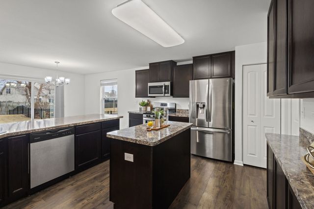 1504 Hearthstone Lane, North Aurora, IL 60542