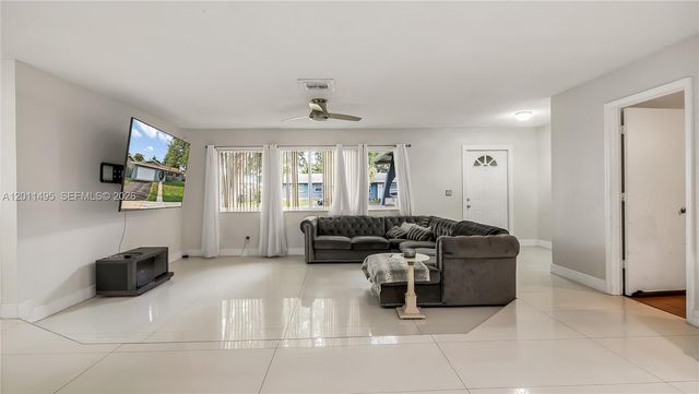 9511 NW 8th St, Pembroke Pines, FL 33024