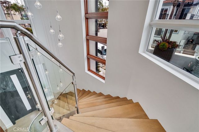719 1st Place, Hermosa Beach, CA 90254