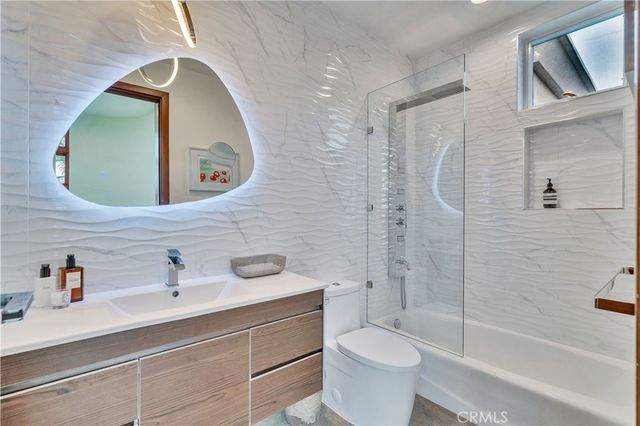719 1st Place, Hermosa Beach, CA 90254