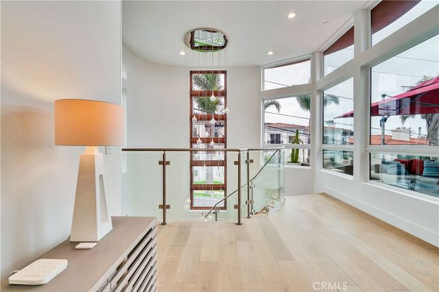 719 1st Place, Hermosa Beach, CA 90254
