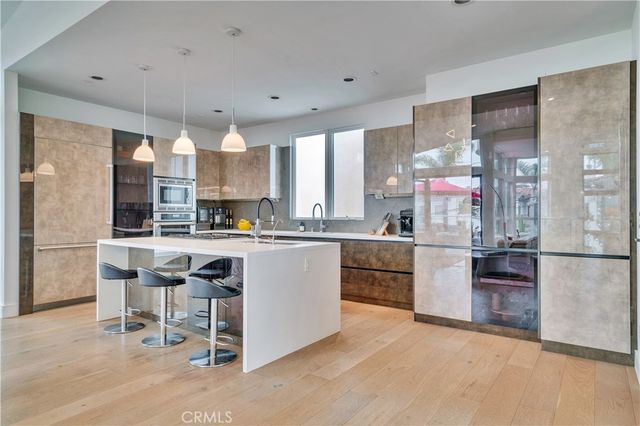 719 1st Place, Hermosa Beach, CA 90254