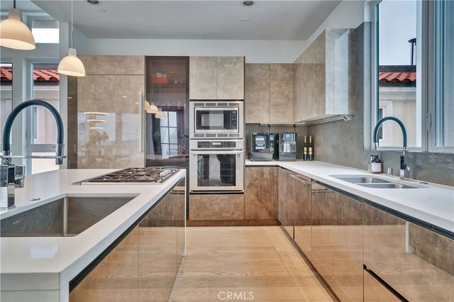 719 1st Place, Hermosa Beach, CA 90254
