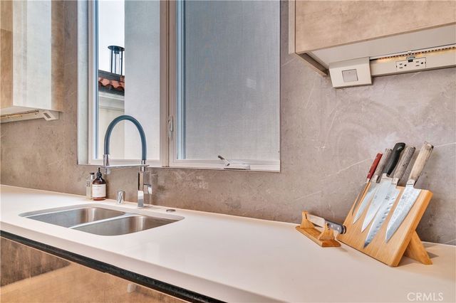 719 1st Place, Hermosa Beach, CA 90254