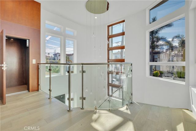 719 1st Place, Hermosa Beach, CA 90254