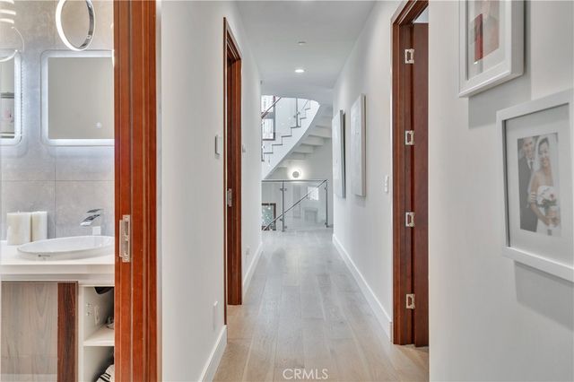 719 1st Place, Hermosa Beach, CA 90254