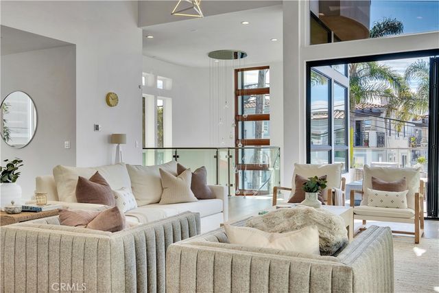 719 1st Place, Hermosa Beach, CA 90254