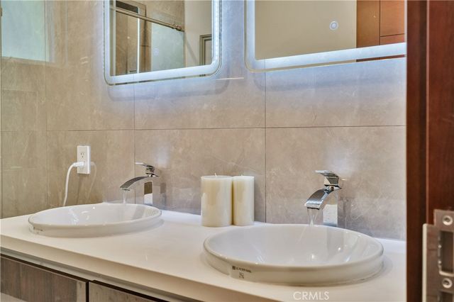 719 1st Place, Hermosa Beach, CA 90254