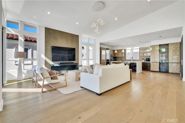 719 1st Place, Hermosa Beach, CA 90254