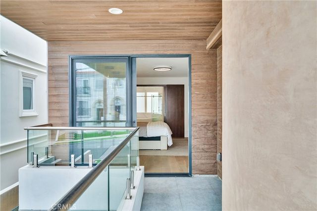 719 1st Place, Hermosa Beach, CA 90254