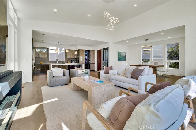 719 1st Place, Hermosa Beach, CA 90254